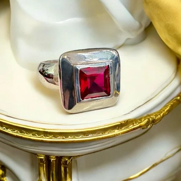 Vintage Signed Ruby Sterling Silver Ring (6.5/9g) - Picture 5 of 15